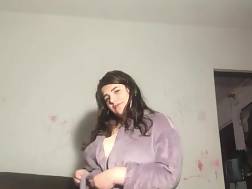 teenager latina playing herself