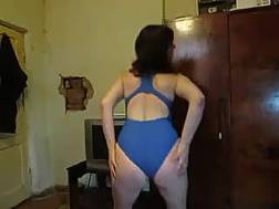 brunette teen dancing cam