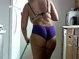 plump big backside housewife