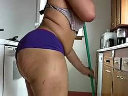 plump big backside housewife