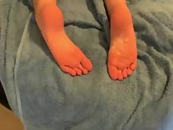 cumming girlfriends tiny feet