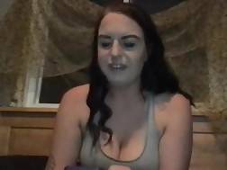 girl fucks herself live