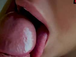 sucks mouth cumshot