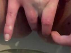 fingerfucking juicy pussy wc