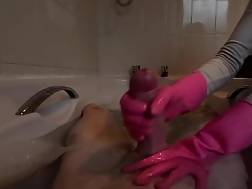 housewife pleasures bath gloves