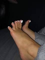 girlfriends feet white toes
