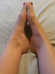 size girlfriends feet soles